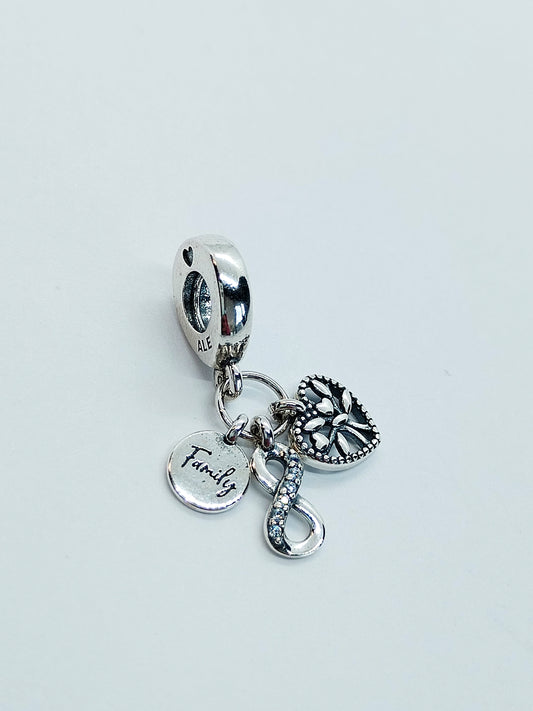 Charm Infinito y corazón